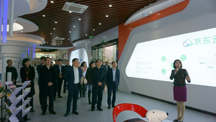 農(nóng)業(yè)部市場與經(jīng)濟(jì)信息司司長唐珂來銅調(diào)研 唐小平陪同